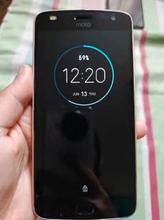 Motorola Z2 play New condition only Kit available charger mil jyega