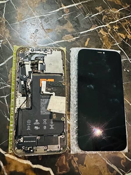 iPhone 12 Pro Max For parts Read Description 3