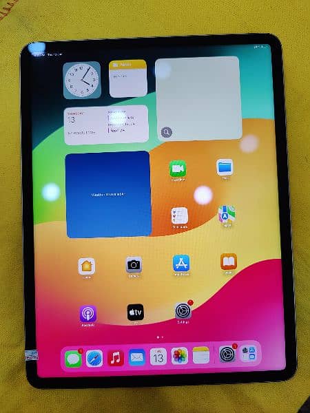 iPad pro M2 chip 12.9inch , 256gb , cellular, 10 by 10 condition 3