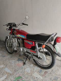 Honda 125 neat and clean