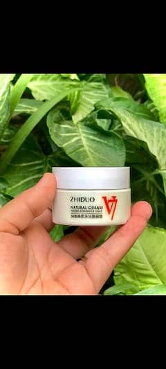 V7 whitening and brightening Day and Night cream