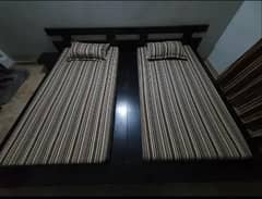 SINGLE WOODEN BED
