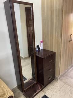 Dressing Table With Mirror and Drawers