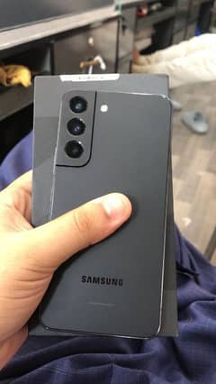 Samsung galaxy s22 with box