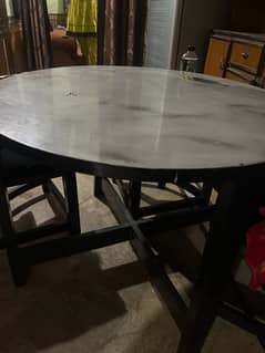 pizza shape dining table 4 month use 10/10 condition