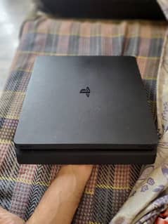 PS4 slim 500 gb with GTA 5 with 1 controller