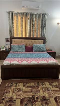 Bed set with 2 side tables and dressing