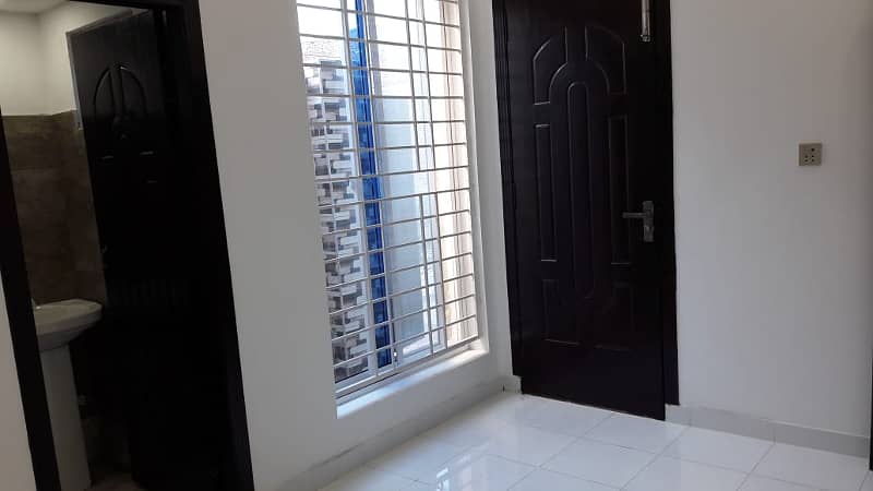 Bosan road 950 SQ FT marla house available for rent 24