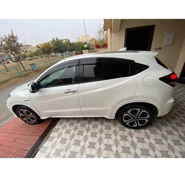 Pearl White Honda Vezel 2016 import Automatic Petrol Hybrid 5