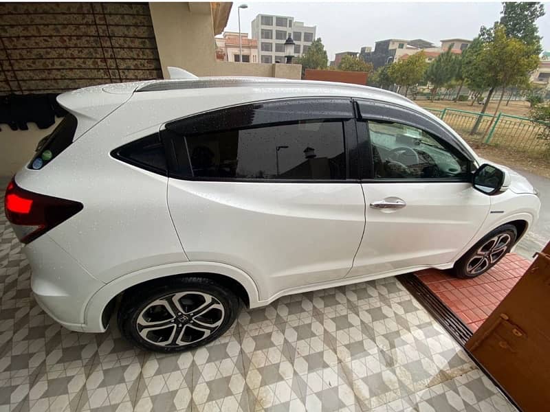 Pearl White Honda Vezel 2016 import Automatic Petrol Hybrid 9