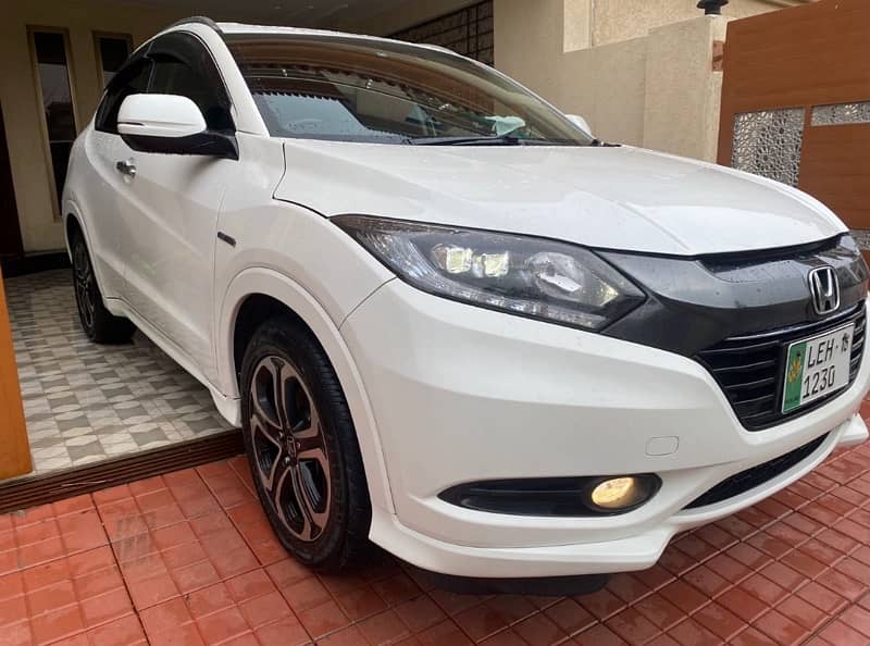 Pearl White Honda Vezel 2016 import Automatic Petrol Hybrid 10