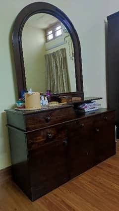 Classic Dressing Table with Dressing Chair
