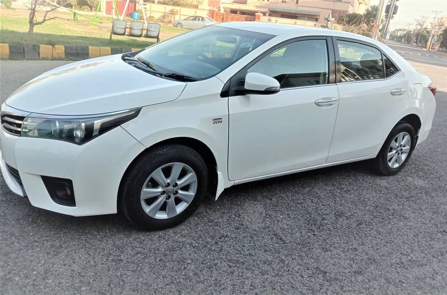 Toyota Corolla Altis late 2016 Immaculate condition 0