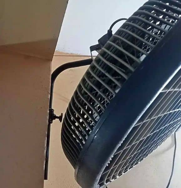 12 Volt Wall Bracket Ac Dc Fan Stand Fan bhi Available hai 1