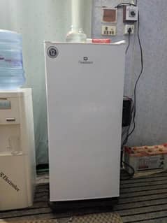 fridge 6c ft (4 month use only)