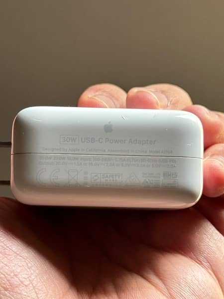 APPLE ORIGINAL 30 Watts Adapter 0