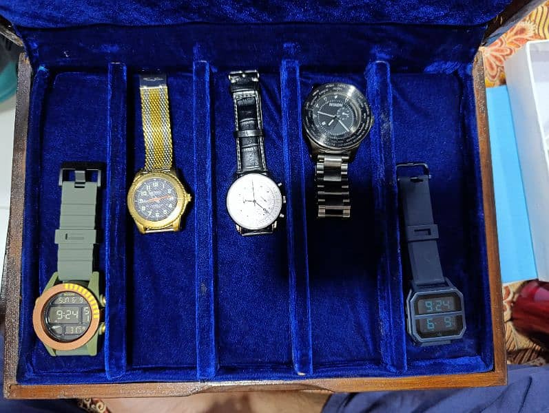 High Quality Wooden Watch collection box with thick foamic protection 1