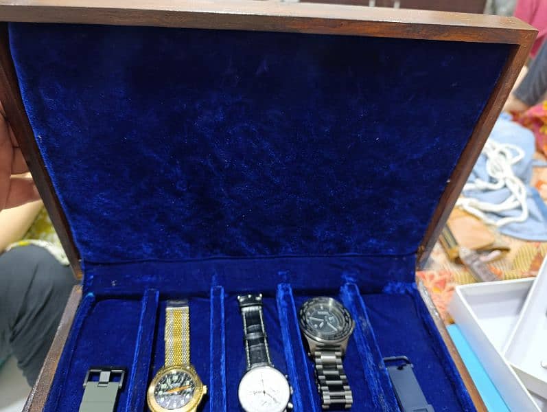 High Quality Wooden Watch collection box with thick foamic protection 6