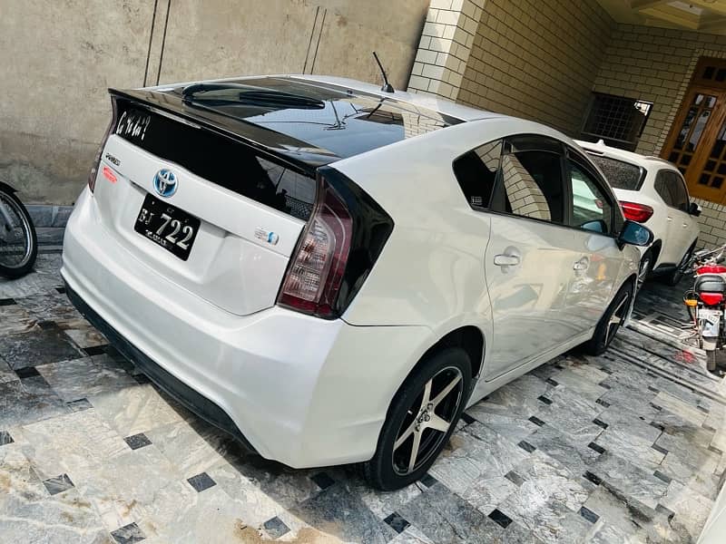 Toyota Prius 2014 1