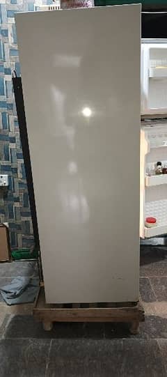 dawlance fridge medium size