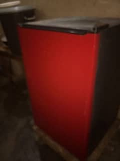 mini fridge Dawlanc red color