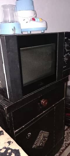 Oven Goood And new condition All ok Box bi hy 8 month use Urgent sell