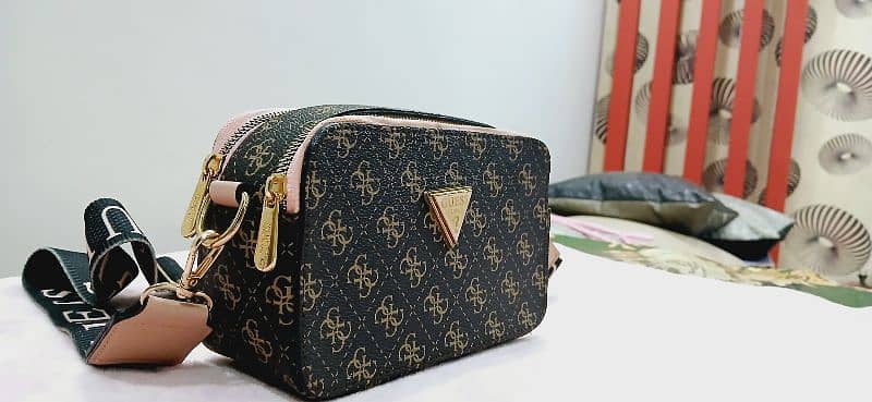 Original "GUESS" handbag imported from Turkey , 1 month used "BAG" 2