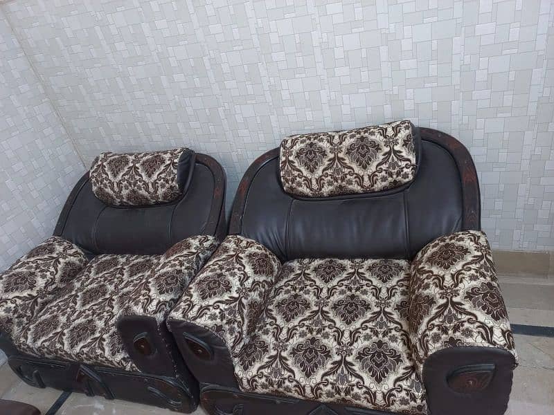 6 seater sofa set and table clean condition 1