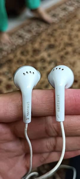 Original/Genuine Earphones of Samsung and Infinix 7