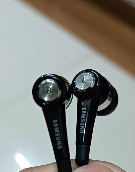 Original/Genuine Earphones of Samsung and Infinix 9