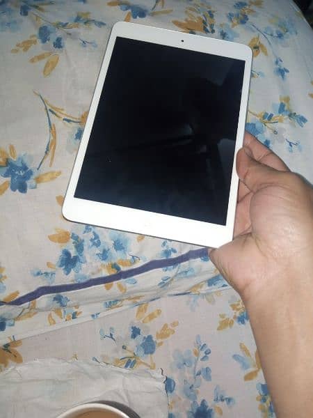 ipad mini 1, 32 gb. imported from UK. neat and clean piece 4