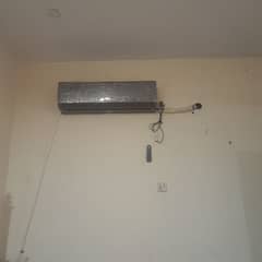 aux 1.5 ton inverter for sale just one week chala hai