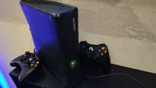 Xbox 360 Slim 250 GB with 2 Wireless Controllers 0