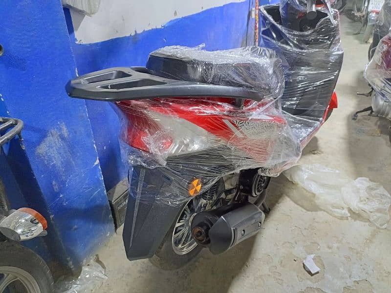 united scooter 100cc available contact at mobile 03004242432# 18