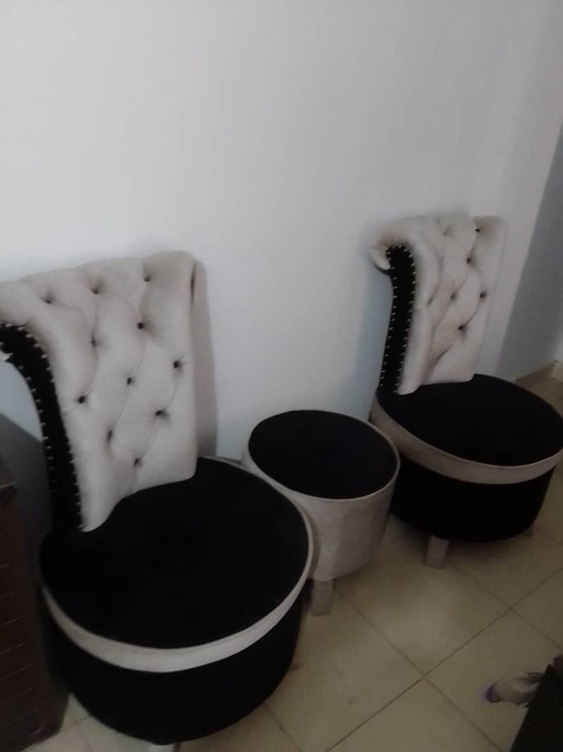 Bed Room Chairs with Center Table 0