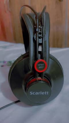 scarlett solo studio headphone