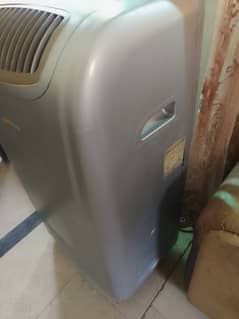 Portable ac heat and cool look like a brand new condition