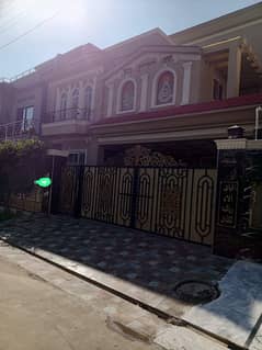 15 MARLA HOUSE FOR SALE IN SHOKAT KHANAM ROAD LAHORE.