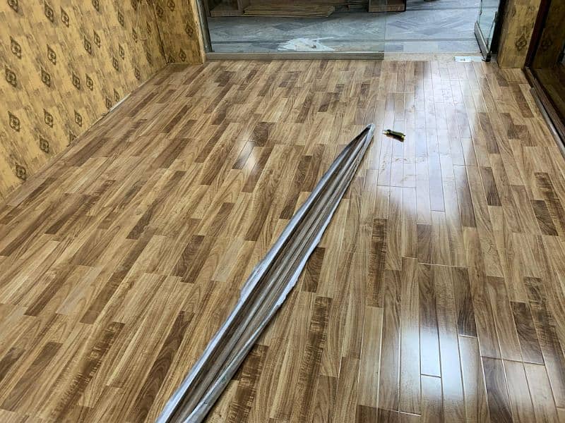 Laminate Wooden Floors Glossy/  PVC Skirting. 8