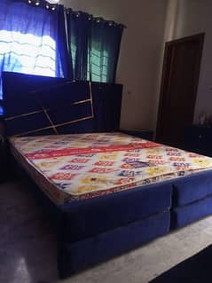 king bed with mattress side tables