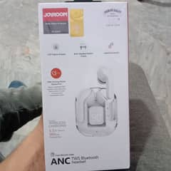 jomroom airpods . new model. with silicone case ke sath
