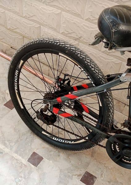 use cycle good condition owsam quality and color. . . 1