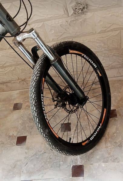 use cycle good condition owsam quality and color. . . 2