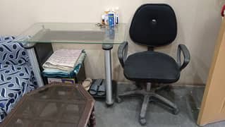 Computer Table or Tire wali kursi 10 by 9 Condition urgent sell