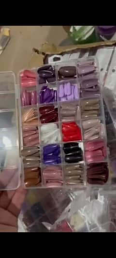 580 pieces nails set with box