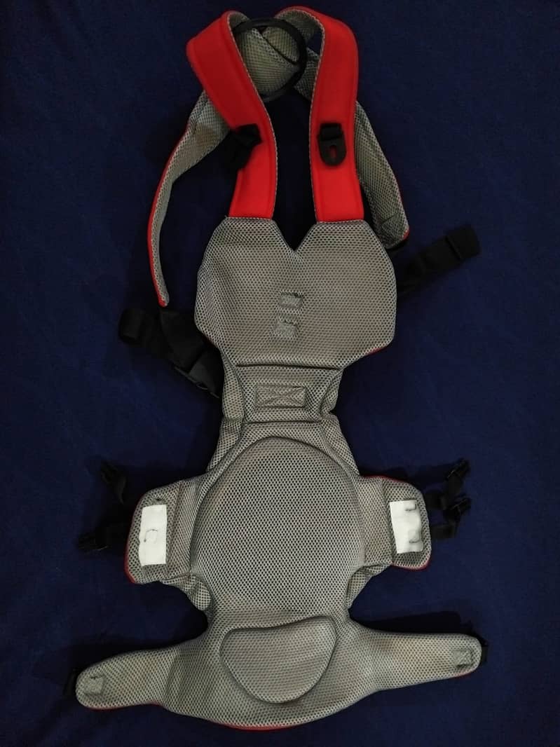 Comfortable Baby Carrier With Front Pocket. 3