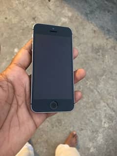 iphone 5SE 32gb iOS 15.5. 7 10/10 water pack non pta in cheap final