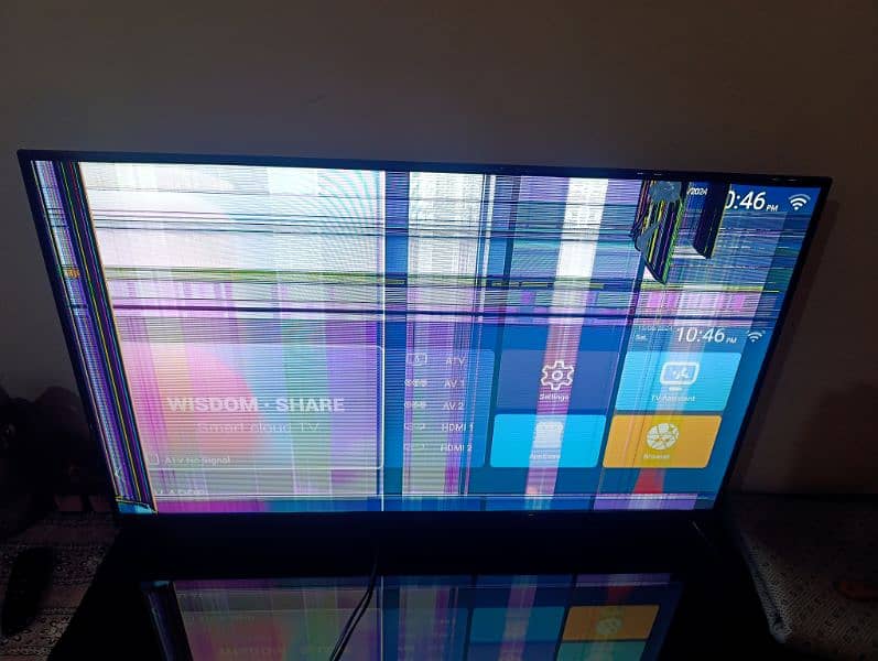 Smart TV with broken screen 0