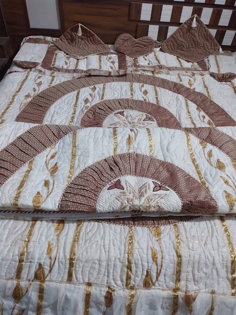 Fancy bed sheet with 7 pillows cover 2