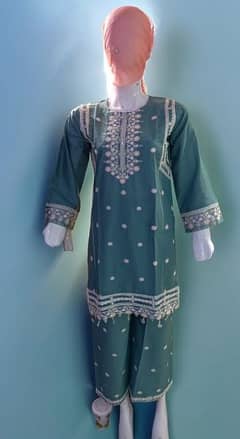 Beautiful Dress Available in Lahore.